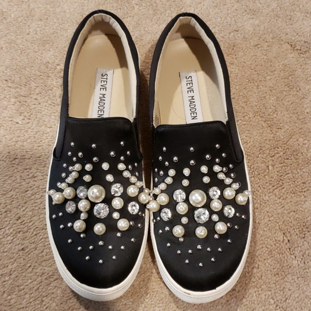 Steve madden black slip ons